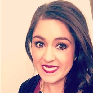 Meet your Posher, Deborah